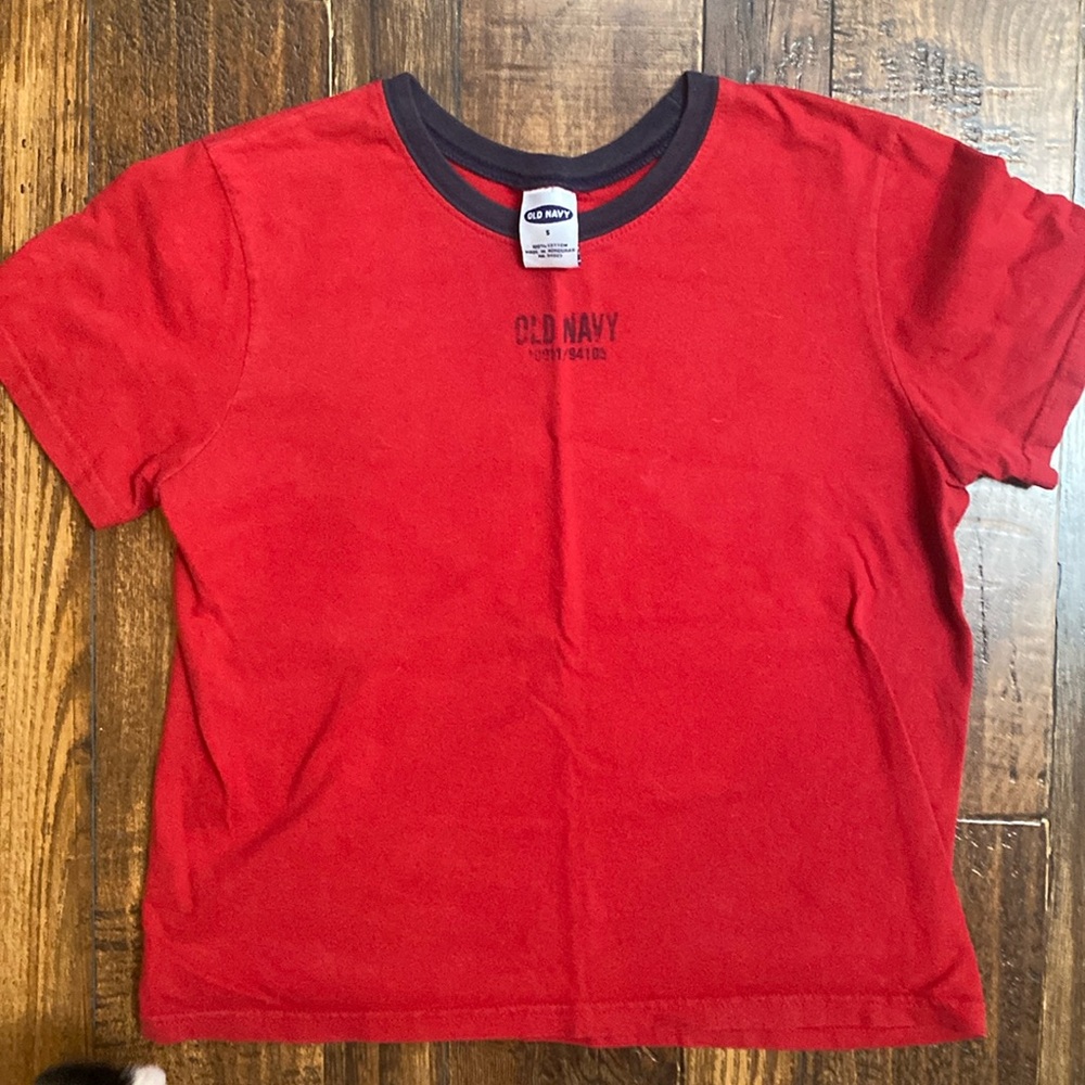 Old Navy T shirt (Small)